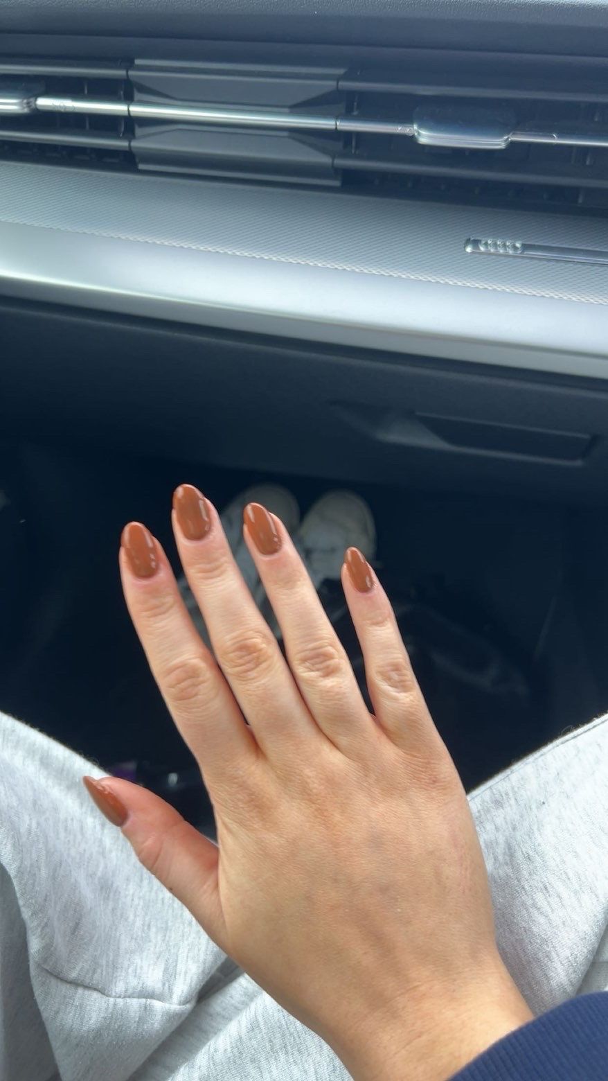 Short almond gel in nude
